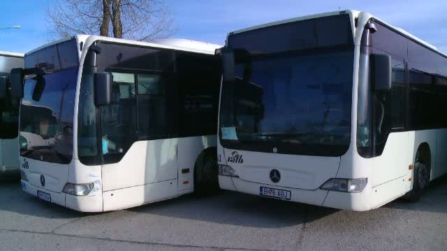 Un șofer RATB a închis ușile autobuzului peste un bebeluș în căruţ. Reacția companiei de transport