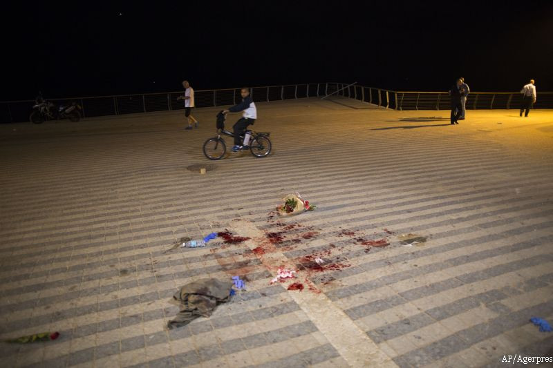 Atac cu cutitul in Tel Aviv. Un turist american a fost ucis, iar alte 10 persoane au fost grav ranite. Cine este autorul