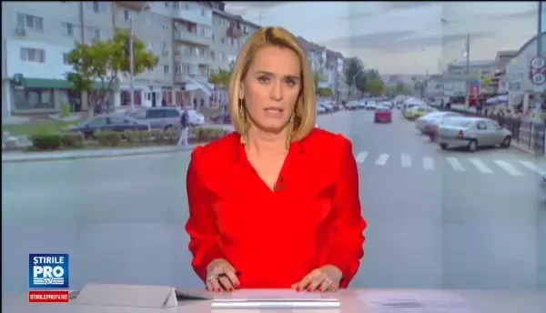 Mai multi muncitori din Dambovita au turnat o bordura din nisip. A venit ploaia si a luat-o. Trebuie sa fim laudati