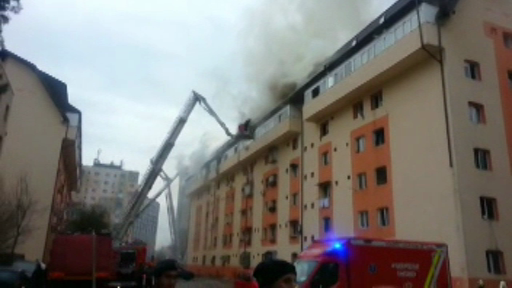 Incendiul de la mansarda unui bloc din Capitala a fost stins. Ajutorul pe care il vor primi cei afectati din partea primariei
