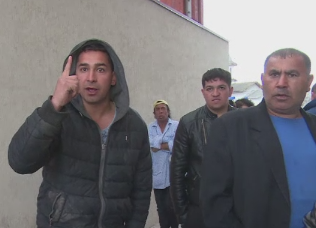 Barbat ranit de politisti in timpul unei descinderi cu scandal din Dambovita. "Are 10 impuscaturi. A vrut sa-l omoare"