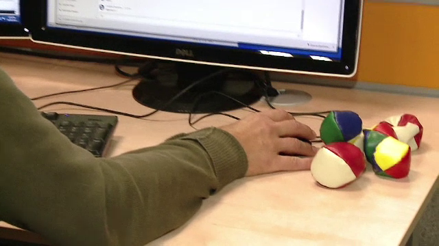 Muncim tot mai mult, renuntam la hobby-uri, insa tot nu ne ajung banii. Cum arata o saptamana din viata unui angajat roman