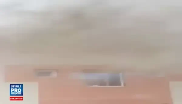 Interventie dificila la incendiul din Capitala. 400 de locatari evacuati si peste 200 de garsoniere afectate de flacari