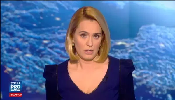 CLIPUL ZILEI. Un reporter american era sa moara in direct, dupa ce o soferita a confundat frana cu pedala de acceleratie. Cine l-a salvat