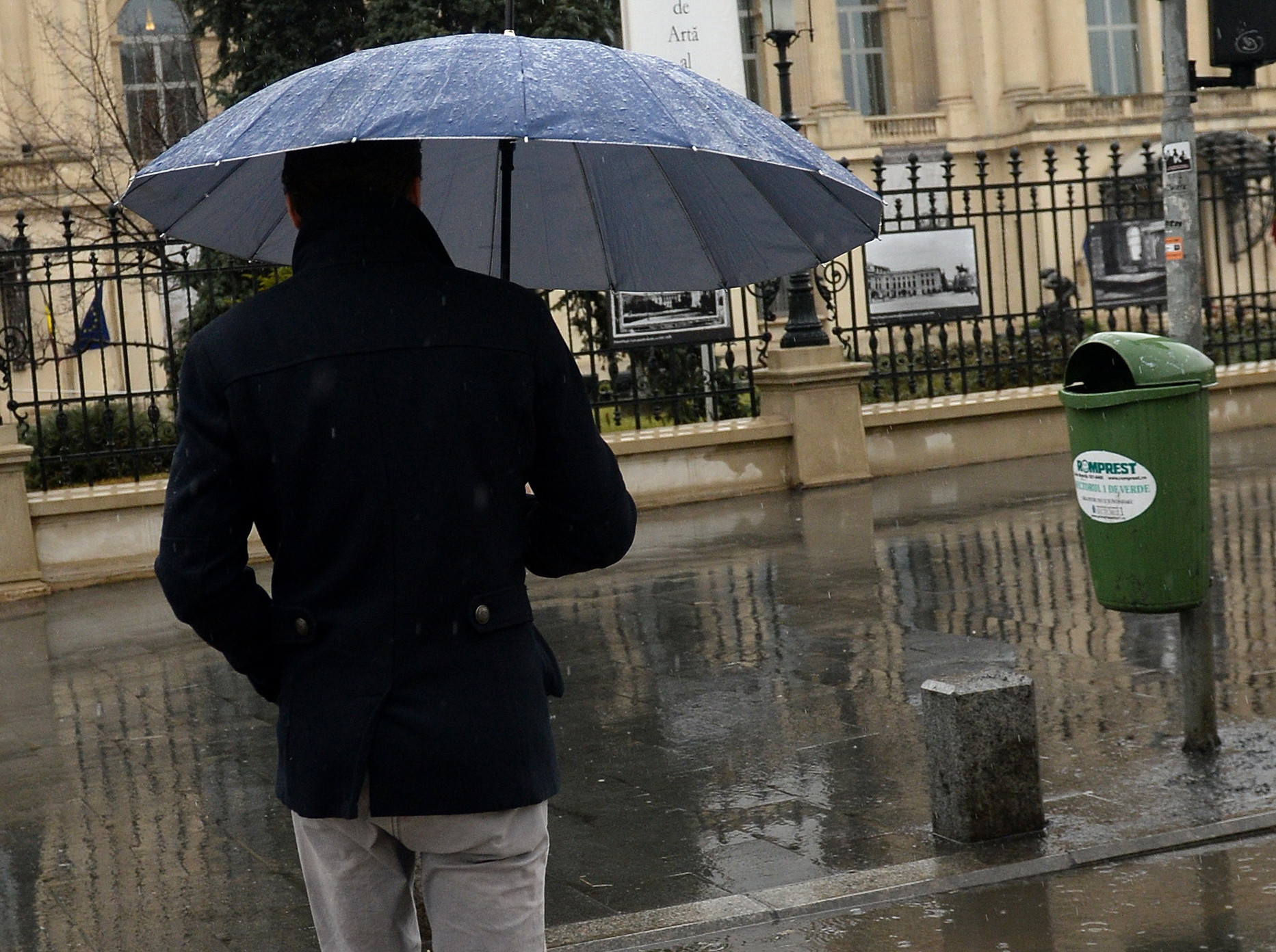 Ploi, temperaturi scazute si vant puternic in toata tara. Prognoza meteo pana duminica