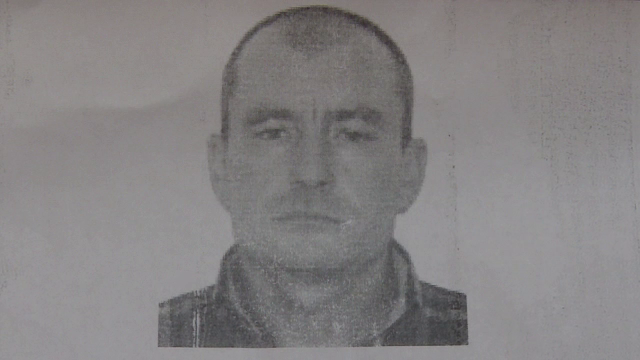 Misterul disparitiei lui Costel. Nu l-a mai vazut nimeni de 3 zile, ar purta haine de femeie si s-a ratacit intr-o padure