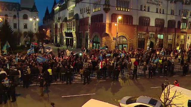Mars pe strazile din Targu Mures. 5000 de maghiari au comemorat Ziua Liberatatii Secuilor si au strigat "Autonomie!"