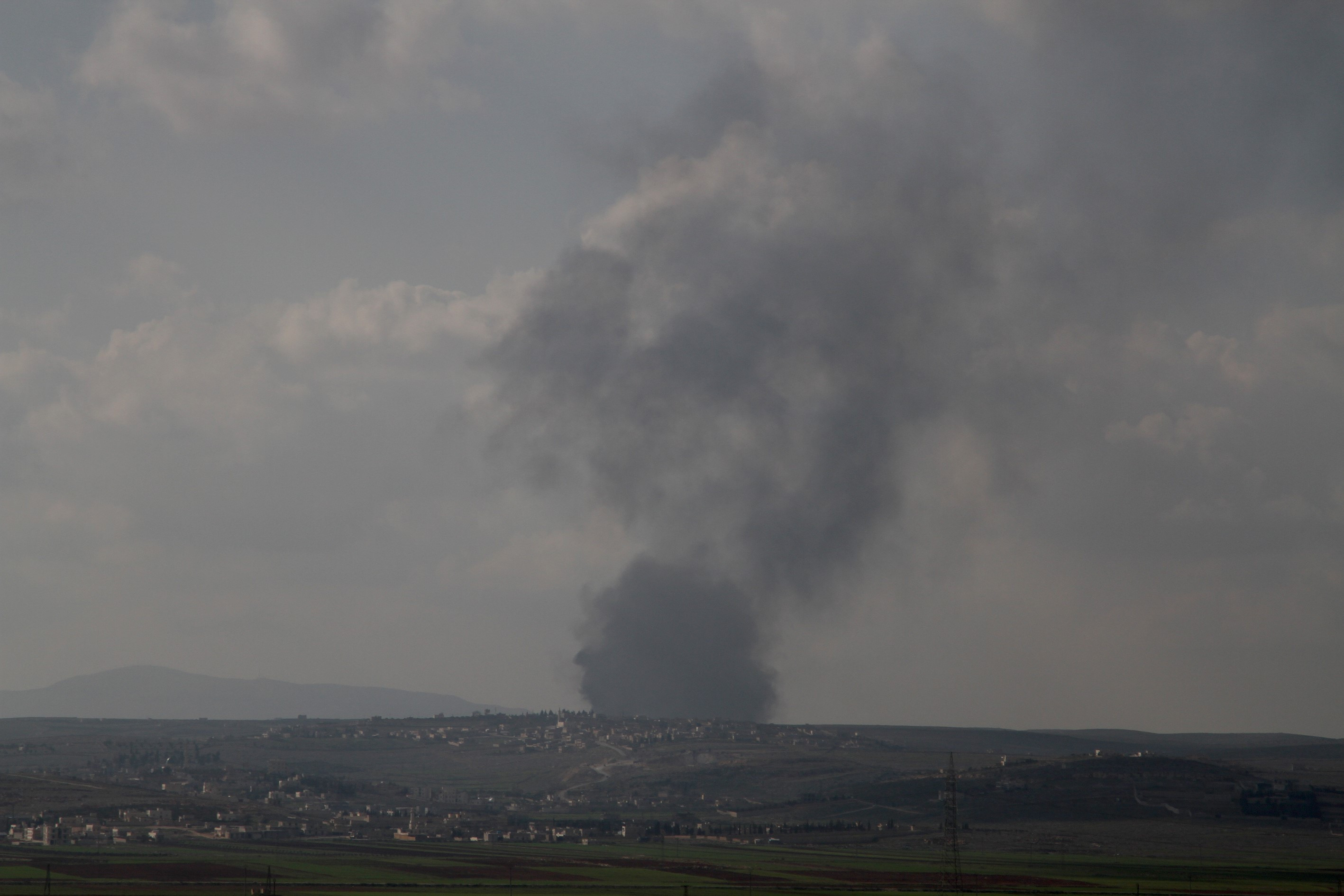 O noua lovitura impotriva jihadistilor. Coalitia a bombardat instalatiile de producere a armelor chimice ale Statului Islamic