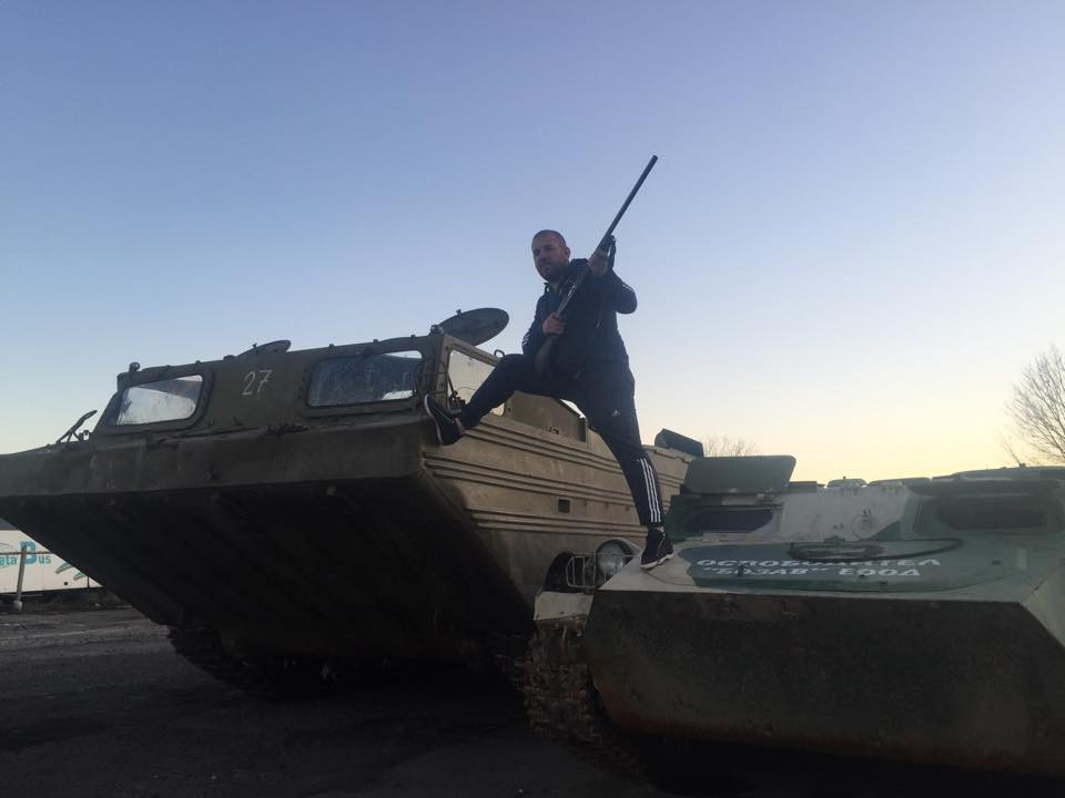 "Vanatorul de migranti". Gangsterul bulgar care patruleaza cu tancuri la granita cu Turcia si prinde refugiati ilegali. FOTO