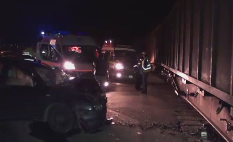 Un sofer a ramas incarcerat dupa ce a intrat cu masina sub un marfar, in Cluj. Motivul pentru care nu a franat