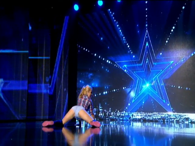 Dansul care ar face-o pana si pe Miley Cyrus sa roseasca. Ce a facut o concurenta pe scena de la "Romanii au talent"