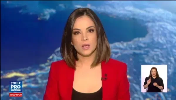 Mai multe famlii din Gorj au ramas fara case, dupa ce un deal a luat-o la vale. Dezastrul, produs in acelasi loc, acum 1 an