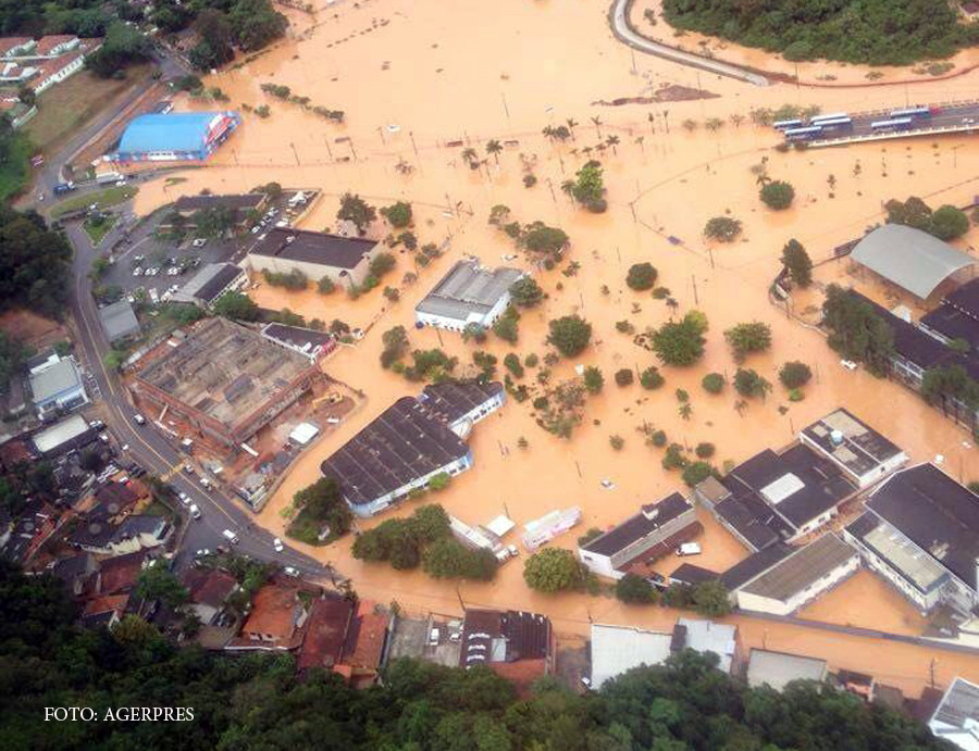 Inundatii catastrofale in Brazilia. Cartierele sarace din Sao Paolo au fost acoperite de viitura