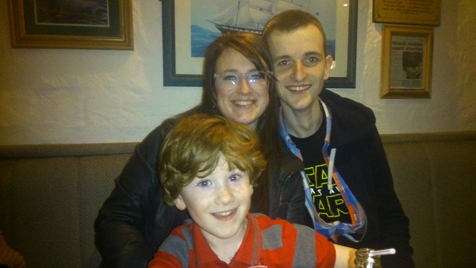 De 7 ani nu s-a mai vazut goala in oglinda din cauza acestui defect. Acum, sotul strange bani pentru operatia estetica