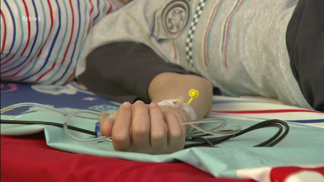 O fetita de 2 ani cu sindrom hemolitic uremic, transferata de la Brasov la "Marie Curie". "A mancat carne si lactate"