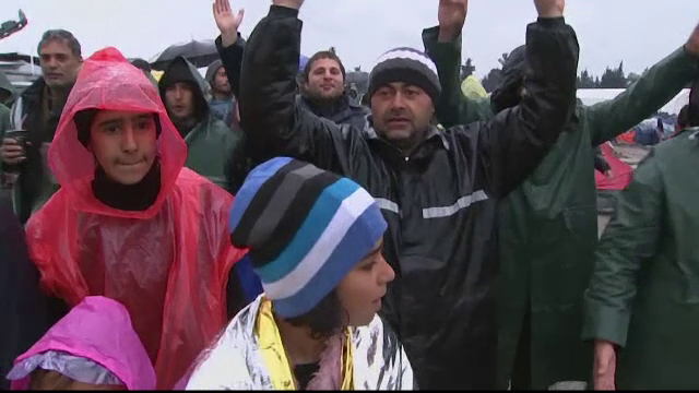 Migranti, batuti cu betele de paza de coasta turca. Imaginile revoltatoare surprinse pe o barca plina cu refugiati