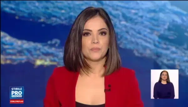 Vantul face o victima in Arad. O femeie a fost ranita de un panou publicitar care a cazut peste ea. Cum era ancorat