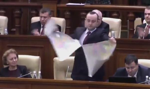 Deputatul din Republica Moldova care a rupt harta Romaniei Mari in Parlament va face parte din grupul de prietenie cu Romania