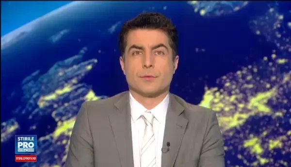 Transporta fier vechi cu o camioneta cand a vazut ca iese fum de sub capota. Incendiul urias care a pornit in scurt timp