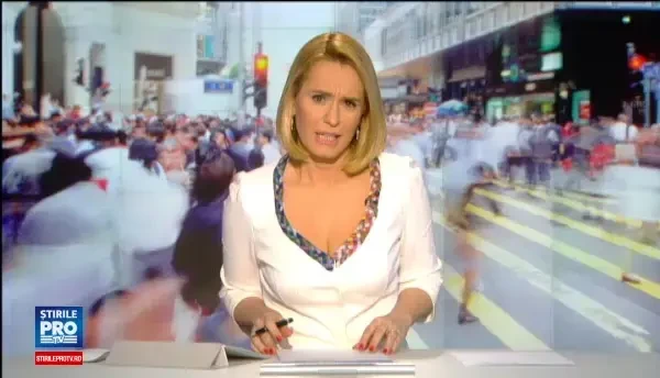 Specialistii americani avertizeaza: prea multe selfie-uri pe zi inseamna ca suferi de o boala. Care sunt cele 3 stadii ale ei