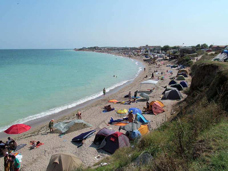 Locul din Vama Veche transformat in tabara pentru 500 de refugiati. Reactia satenilor: "Nici primarul nu e de acord"