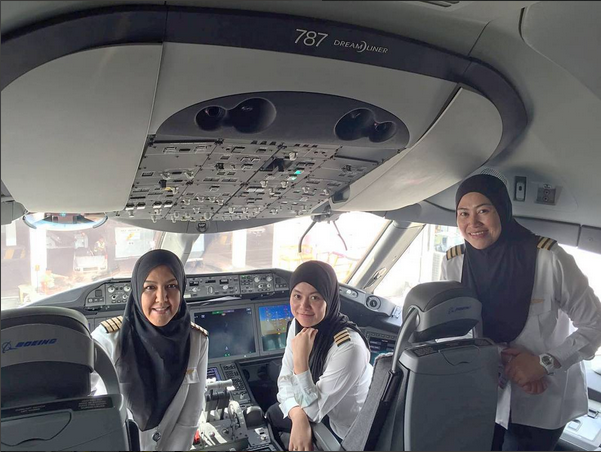 Au aterizat cu avionul in tara in care nu au voie nici macar sa conduca masina. Povestea femeilor pilot din Brunei