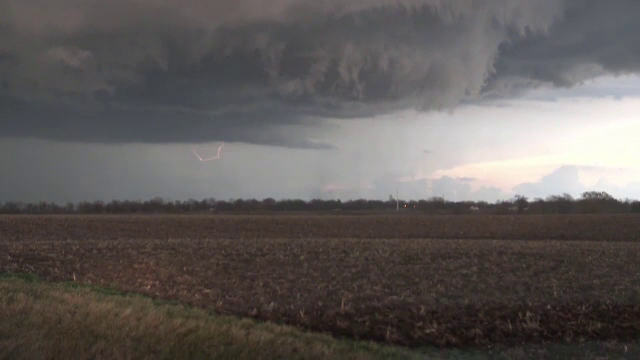 Imagini apocaliptice in SUA. O tornada violenta a distrus o zona rurala din centrul statului Illinois