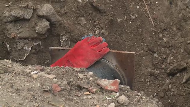 Doi muncitori au ajuns la spital cu arsuri dupa ce o conducta de gaze a explodat in Arad. Din ce cauza s-a produs deflagratia