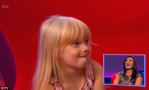 "Nu-mi place cand mami isi arata sanii la televizor". Cum a reactionat vedeta cand a auzit raspunsul jenat al fiicei sale