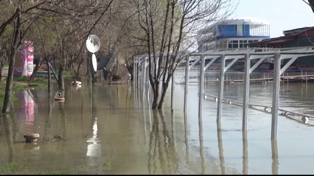 COD GALBEN de inundatii pentru 9 judete. Zona in care s-au inregistrat -13 grade sambata dimineata