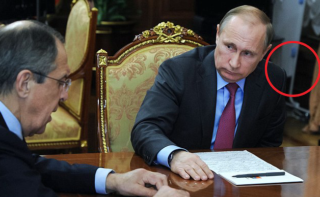 Fotografia care s-a viralizat in Rusia. Ce ascunde de fapt Vladimir Putin in biroul sau de la Kremlin