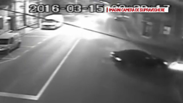 Accident filmat in Caras Severin. Ce au aflat politistii dupa ce doi tineri au intrat cu masina intr-un stalp