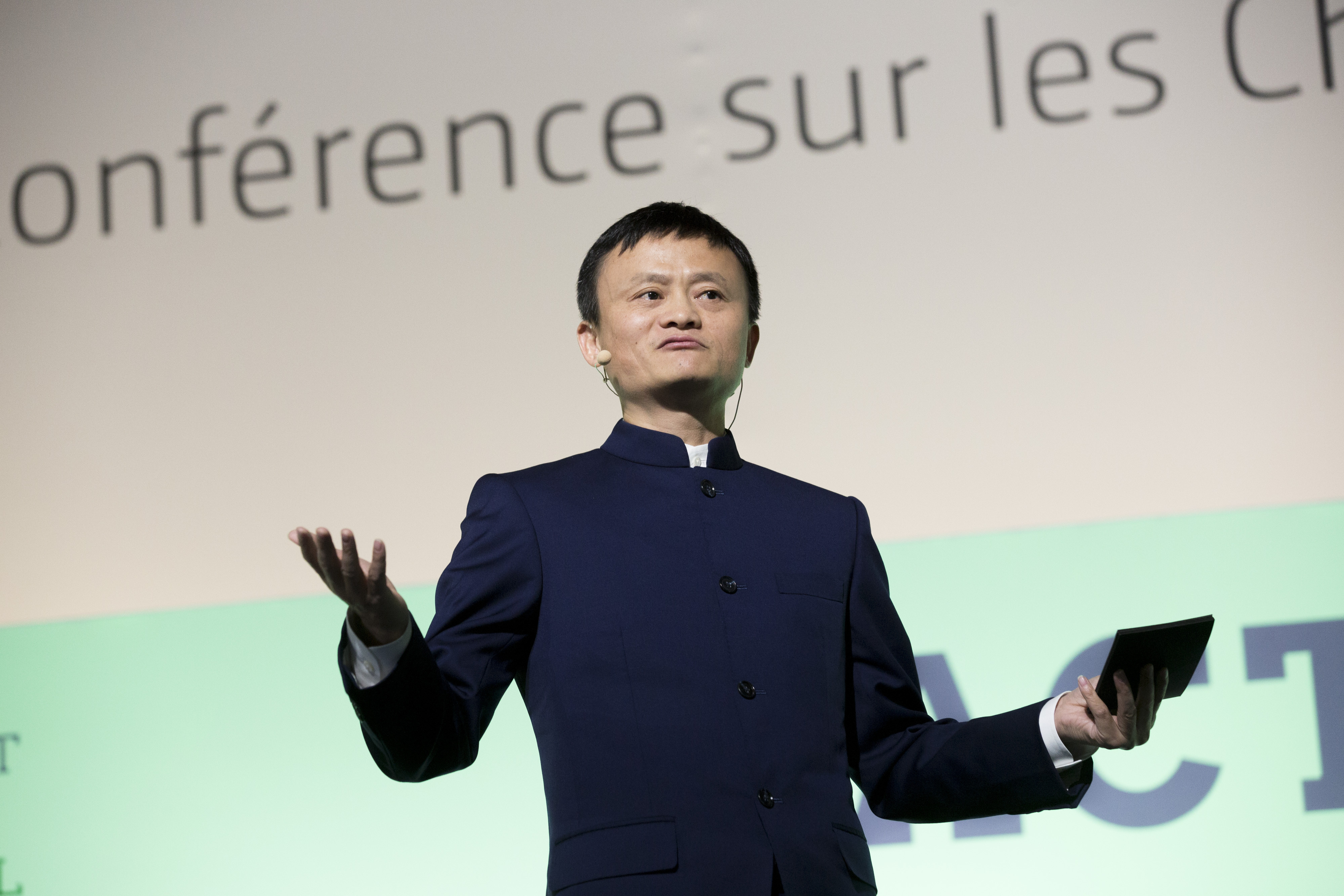 Refuzat de 10 ori de Harvard, dar si de KFC, a ajuns unul dintre cei mai bogati oameni din lume