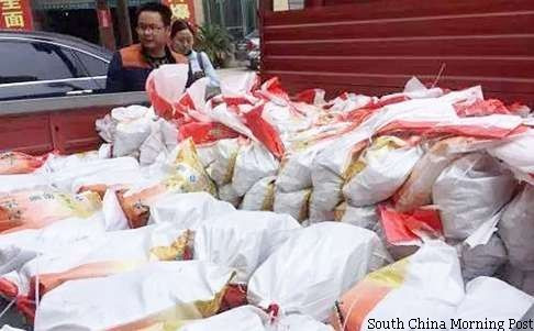 O femeie din China a strans atatea monede incat a chemat un camion sa le transporte. Ce a facut apoi cu ele