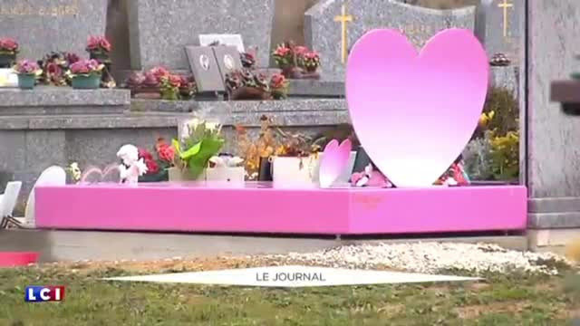 Mormantul unei fetite de 3 ani a starnit un adevarat scandal in oras. Ce ii nemultumeste pe oamenii din comunitatea franceza
