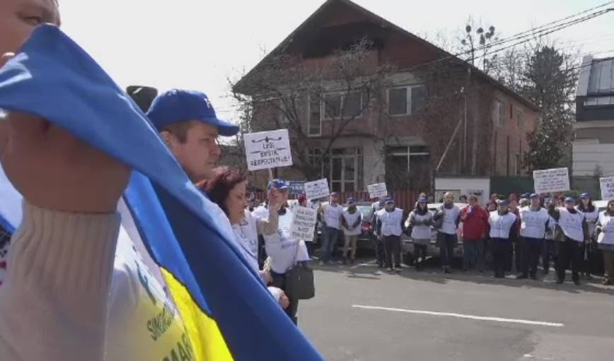 Profesorii din Maramures au iesit in strada, nemultumiti de salariile mici si sporurile taiate