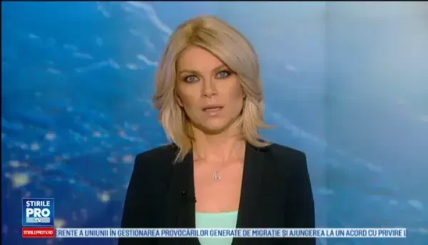 Cum a ajuns o masina cu susul in jos pe capota unui alt automobil. Politistii au gasit explicatia