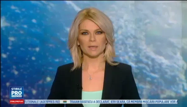 Reactia amuzanta a unui babuin in fata unui truc de magie. Ce face in momentul in care cartonasul dispare