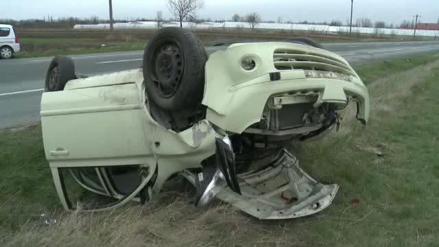 Un sofer din Buzau s-a rasturnat cu masina, dupa ce ar fi adormit la volan. Soacra barbatului a murit in accident