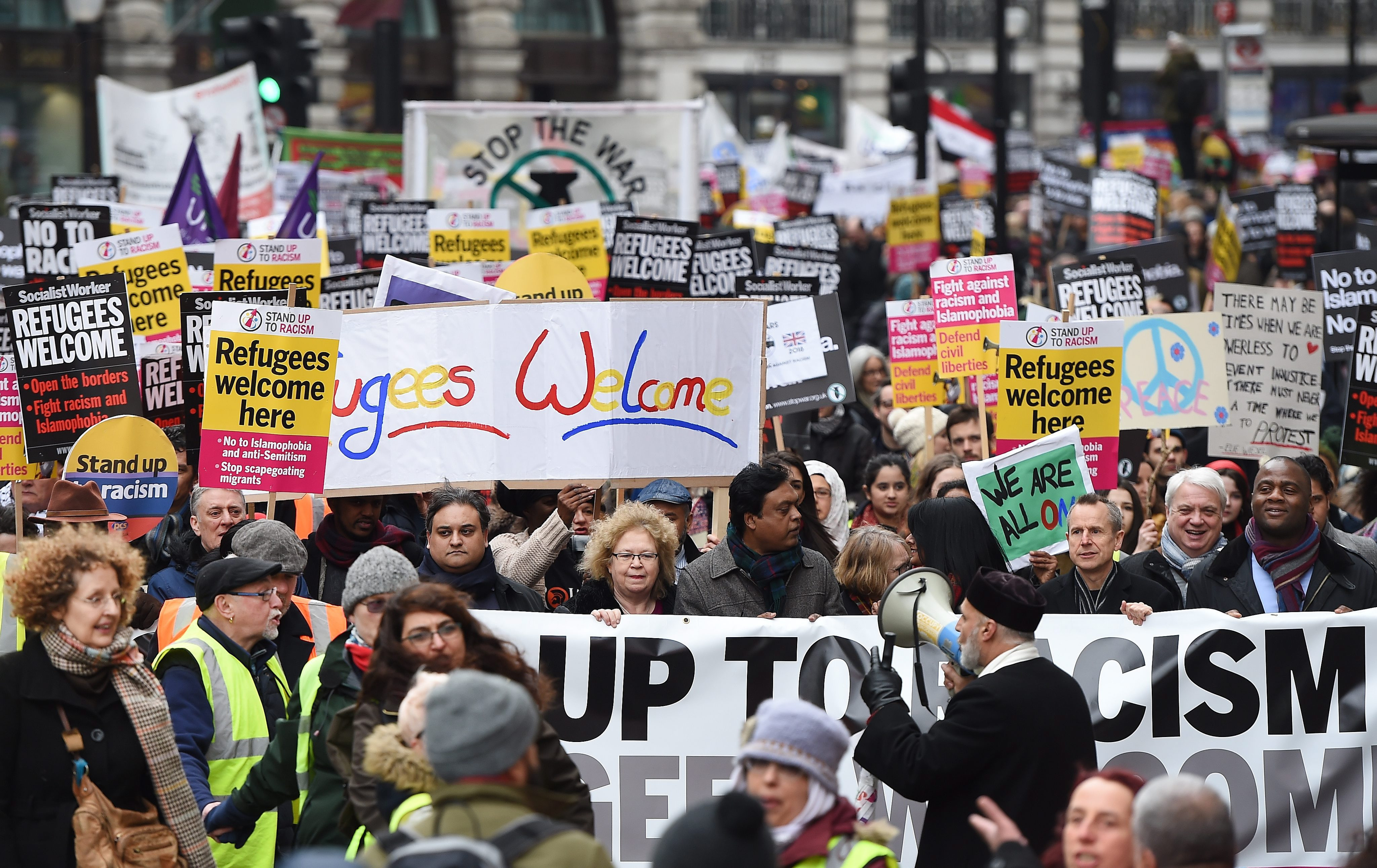 Mii de persoane au manifestat in mai multe orase europene in favoarea imigrantilor, dupa acordul UE-Turcia