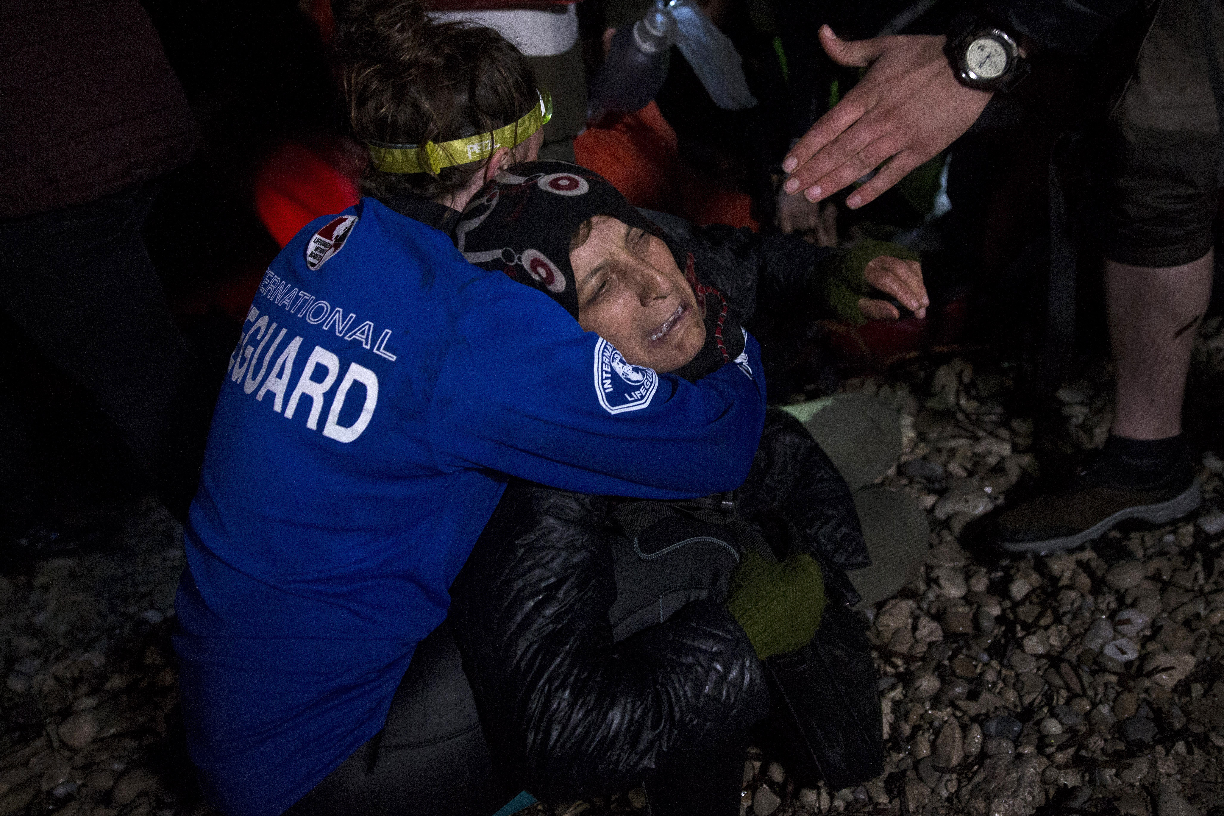 Patru imigranti, intre care doua fetite, au murit incercand sa ajunga din Turcia in Grecia. FOTO