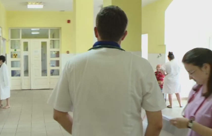 Greva japoneza in Sanatate. Ce umilinte indura chirurgii romani: 200 de ore/saptamana, conditii inumane si salarii mizere