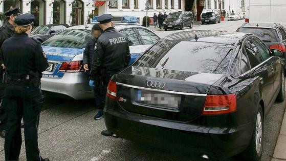 Numerosi nemti s-au plans ca sunt agresati pe strada in Hamburg. Ce a descoperit politia in Audi-ul unui roman