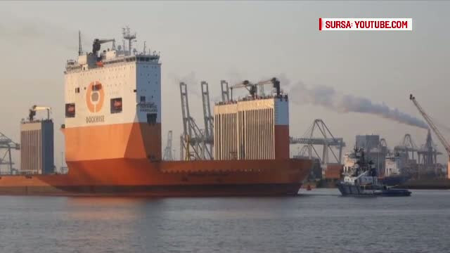 Aparitie impresionanta in Portul Constanta. Cea mai mare nava cargo din lume a ajuns in dreptul Cazinoului