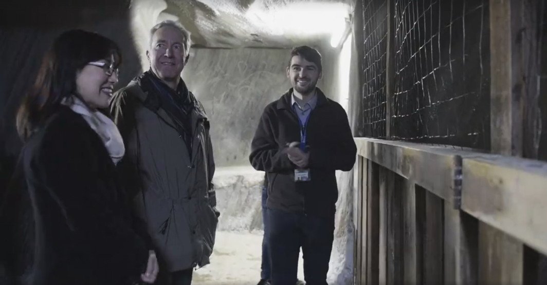 Ce a patit ambasadorul SUA dupa ce a coborat in Salina Turda. Diplomatul nu a inteles de ce toata lumea rade