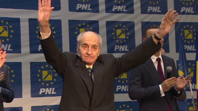 Tort si sampanie in Parlament pentru Mircea Ionescu Quintus. Cum i-au sarbatorit colegii de partid cea de-a 99-a aniversare