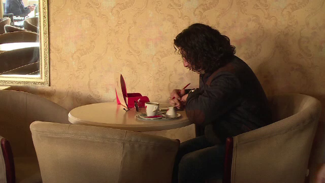 Ziua in care cafeaua a fost platita cu poezie. Cum l-a inspirat Legea Antifumat pe un tanar sa scrie "Plugusorul fumatorului"