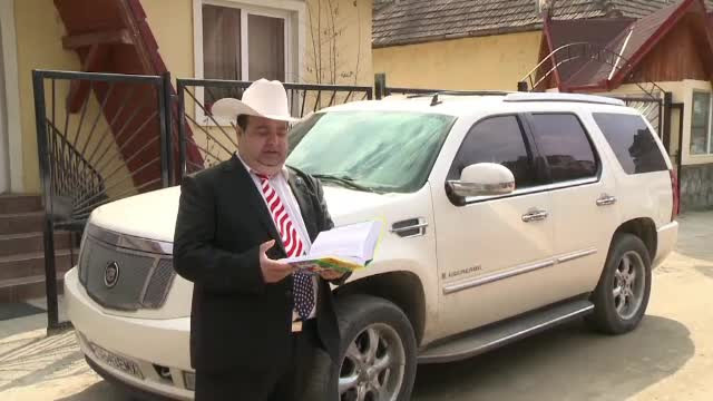 Regele Cioaba invata engleza si vrea la Casa Alba. Mesajul de sustinere pentru Hillary Clinton: "I am king. King of gipsy!"