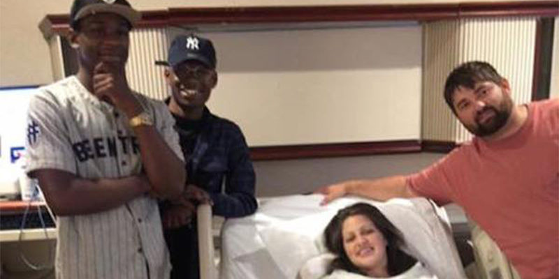 "Naste Lindsay!". Ce s-a intamplat dupa ce doi barbati au primit acelasi mesaj de la o necunoscuta