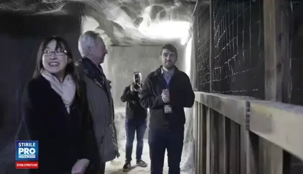 Ce a patit ambasadorul SUA dupa ce a coborat in Salina Turda. Diplomatul nu a inteles de ce toata lumea rade